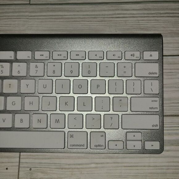 Apple Wireless Bluetooth Magic Keyboard A1314 Silver Slim Mini Keyboard - Picture 4 of 10